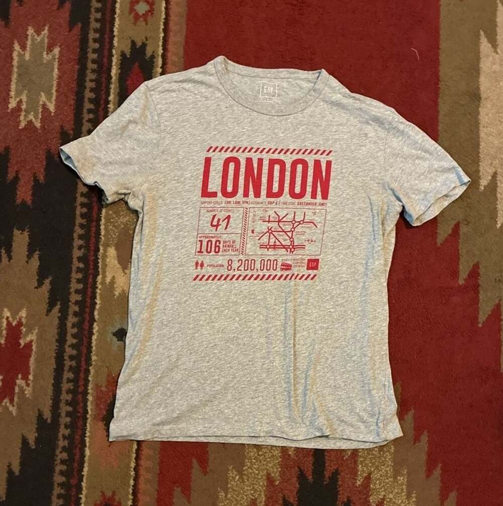 Gap London Graphic T-Shirt Size M Gray Red Short Sleeve